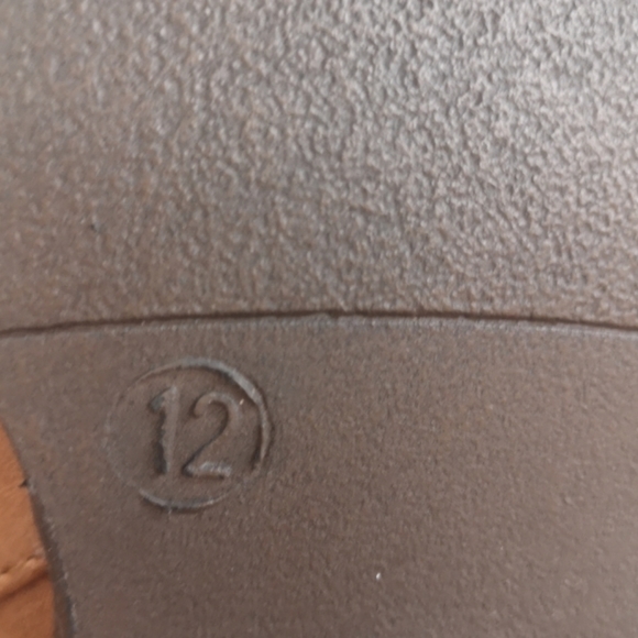 Kids size 12 tan boots - Picture 3 of 4
